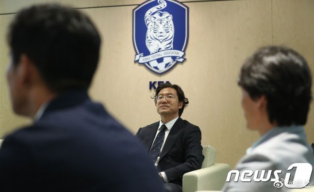 埃利奥特基金在截止日前提出了收购少数股份的报价。